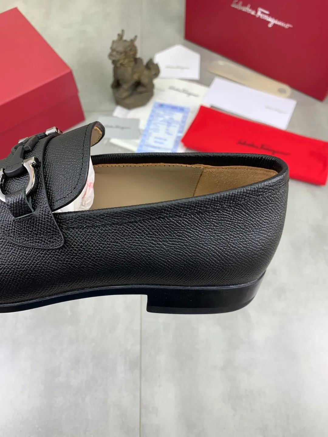 Men's men's shoes 💰P600💰[New model] High quality water-dyed cowhide 🆘[Salvatore Ferragamo] Ferragamo's latest casual business leather shoes for men! Listed simultaneously! The fabric is made of specially imported original calfskin, and the interior is made of imported water-dyed cowhide. It is absolutely luxurious and leads the fashion trend. High-end rubber outsole, size: 38-44 (45 and 46 can be customized) 5️⃣ colors available